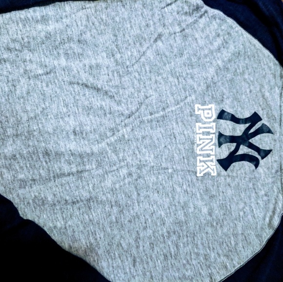 Victoria's Secret PINK MLB shirt - Picture 3 of 3